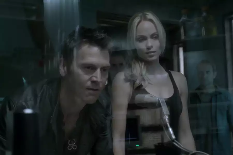 Bitten - galeria zdjęć - filmweb
