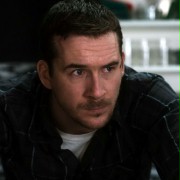 Barry Sloane w Uwięziona w mroku