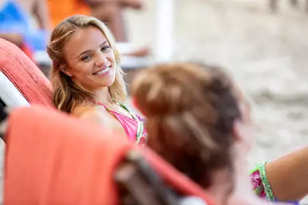 Śmierć pod palmami - galeria zdjęć - filmweb