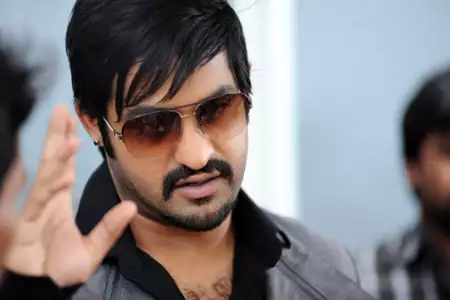 Baadshah - galeria zdjęć - filmweb