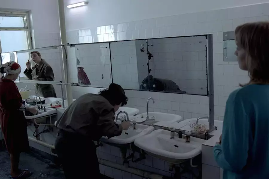 4 miesiące, 3 tygodnie i 2 dni - galeria zdjęć - filmweb