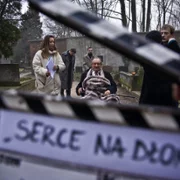 Serce na dłoni - galeria zdjęć - filmweb