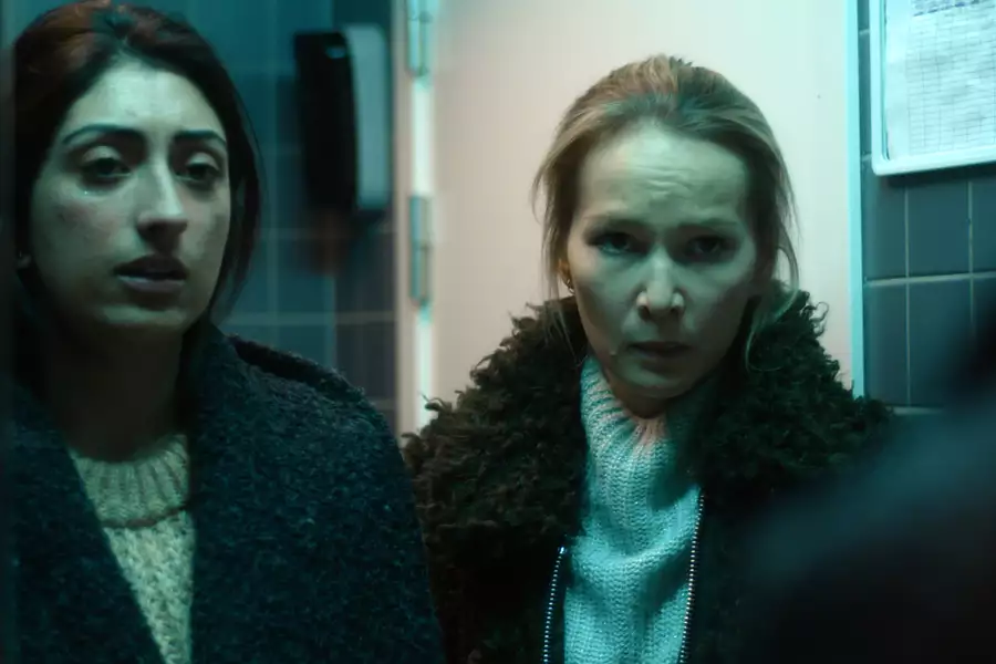 Zbrukana - galeria zdjęć - filmweb