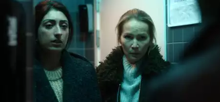 Zbrukana - galeria zdjęć - filmweb