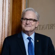 Ella McCay - galeria zdjęć - filmweb