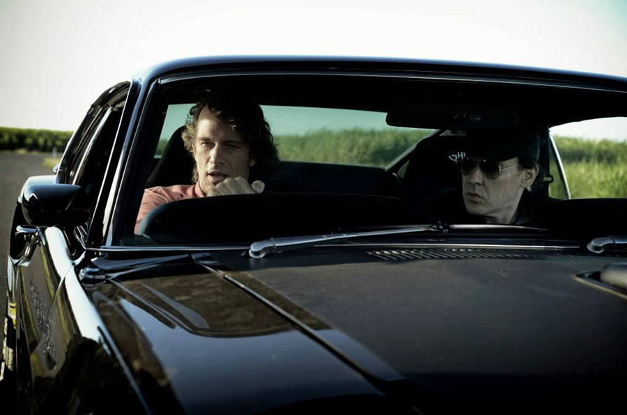 Dwóch panów w aucie (recenzja filmu Drive Hard)