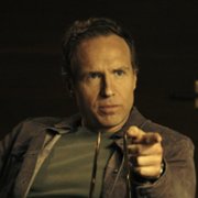 Rafe Spall w Dym