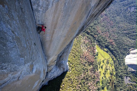 Recenzja Free Solo: ekstremalna wspinaczka