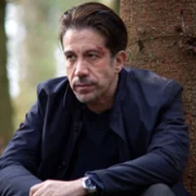 Damaged - galeria zdjęć - filmweb