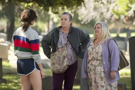 SMILF - galeria zdjęć - filmweb