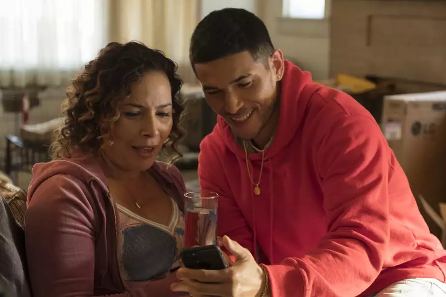 SMILF - galeria zdjęć - filmweb