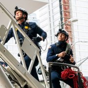 9-1-1 - galeria zdjęć - filmweb