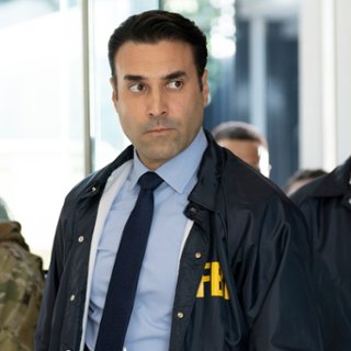 Agent specjalny Mark Santos