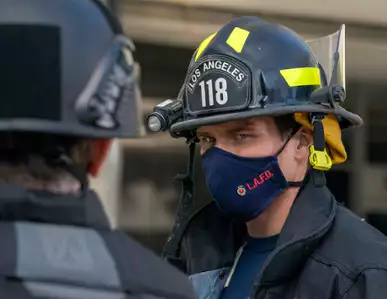 9-1-1 - galeria zdjęć - filmweb