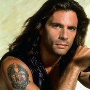 Renegade - galeria zdjęć - filmweb