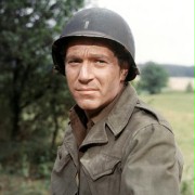Porucznik Phil Hartman