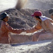 Holes - galeria zdjęć - filmweb