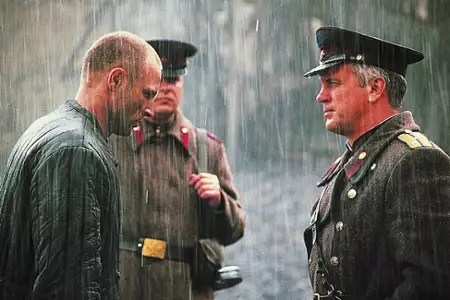 Jeniec: Tak daleko jak nogi poniosą - galeria zdjęć - filmweb