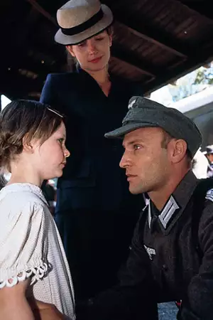 Jeniec: Tak daleko jak nogi poniosą - galeria zdjęć - filmweb