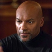 Colin Salmon w Specjalista od niczego