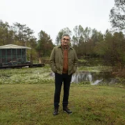 Eugene Levy: Nieochoczy podróżnik - galeria zdjęć - filmweb