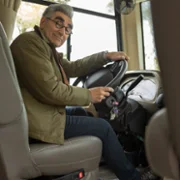 Eugene Levy: Nieochoczy podróżnik - galeria zdjęć - filmweb