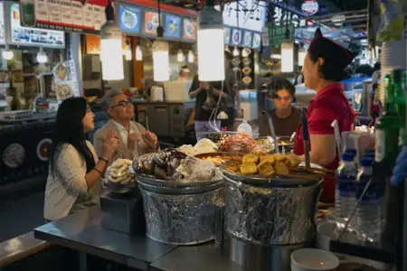 Eugene Levy: Nieochoczy podróżnik - galeria zdjęć - filmweb