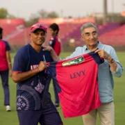 The Reluctant Traveler with Eugene Levy - galeria zdjęć - filmweb