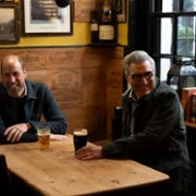 Eugene Levy: Nieochoczy podróżnik - galeria zdjęć - filmweb