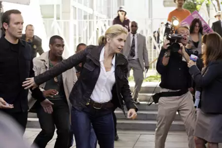 V: Goście - galeria zdjęć - filmweb
