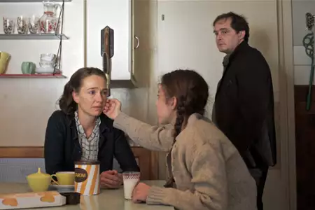 Skradzione dzieciństwo - galeria zdjęć - filmweb
