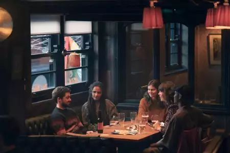 Rozmowy z przyjaci&oacute;łmi - galeria zdjęć - filmweb