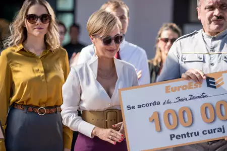 Trefny szmal - galeria zdjęć - filmweb