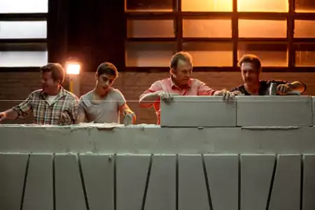 Pozłacana klatka - galeria zdjęć - filmweb