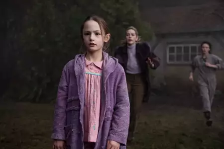 Nawiedzony dwór w Bly - galeria zdjęć - filmweb