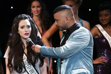 Dollface - galeria zdjęć - filmweb