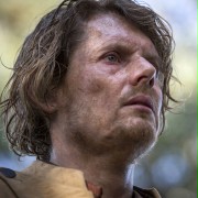 Julian Rhind-Tutt w Skazani na banicję