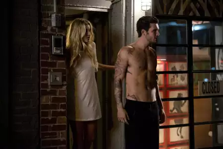 Younger - galeria zdjęć - filmweb