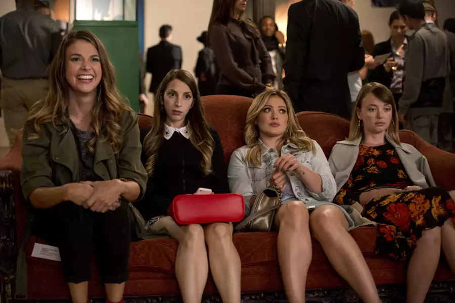 Younger - galeria zdjęć - filmweb