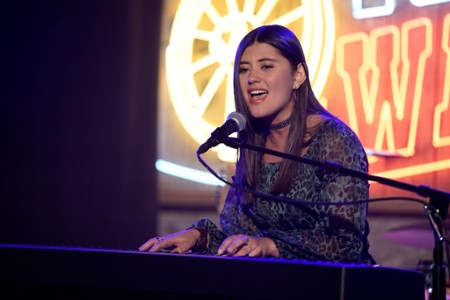 Sezon 1 Odcinek 3 Show Them Who You Are, Baby