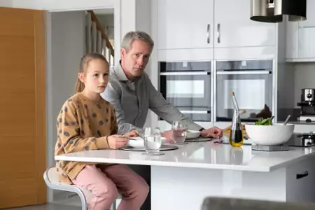 Hollington Drive - galeria zdjęć - filmweb
