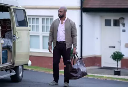 Hollington Drive - galeria zdjęć - filmweb