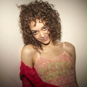 Britne Oldford w Kumple