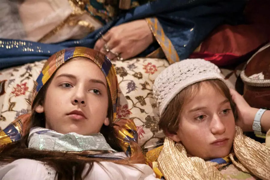 Dziewczynka z kotem - galeria zdjęć - filmweb