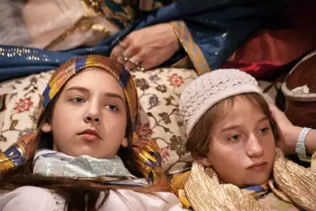 Dziewczynka z kotem - galeria zdjęć - filmweb