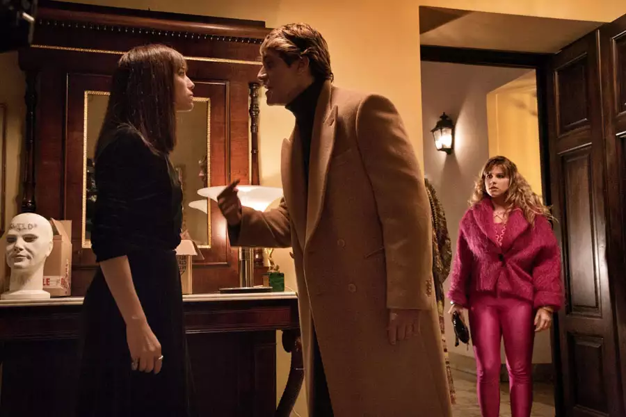 Dziewczynka z kotem - galeria zdjęć - filmweb