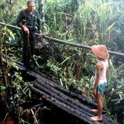 Bat 21 - galeria zdjęć - filmweb