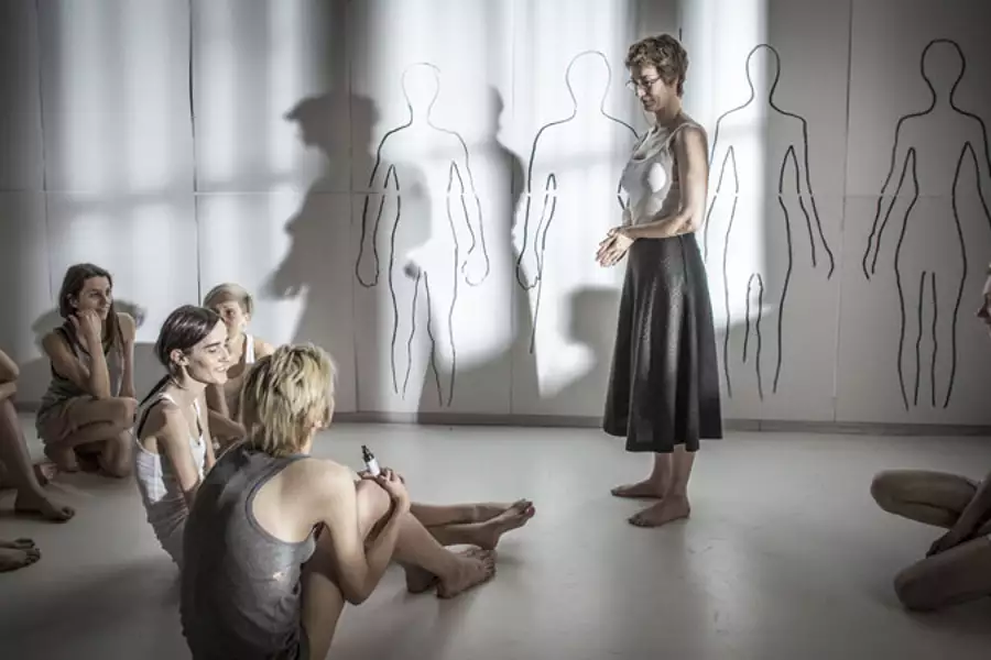 Body/Ciało - galeria zdjęć - filmweb