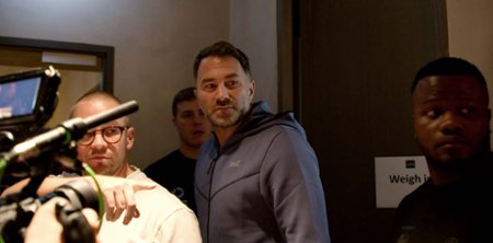 Sezon 1 Odcinek 6 Rozdział szósty: Wyskakuj z kasy