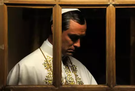 Młody papież - galeria zdjęć - filmweb